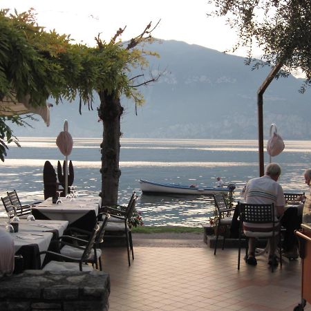 Piccolo Hotel Direkt Am See Brenzone sul Garda Exterior photo