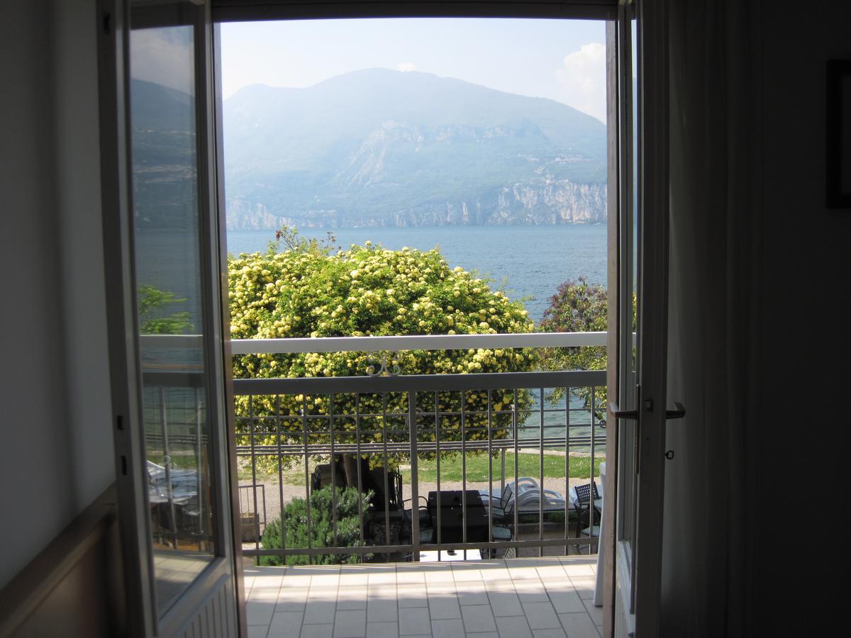 Piccolo Hotel Direkt Am See Brenzone sul Garda Exterior photo