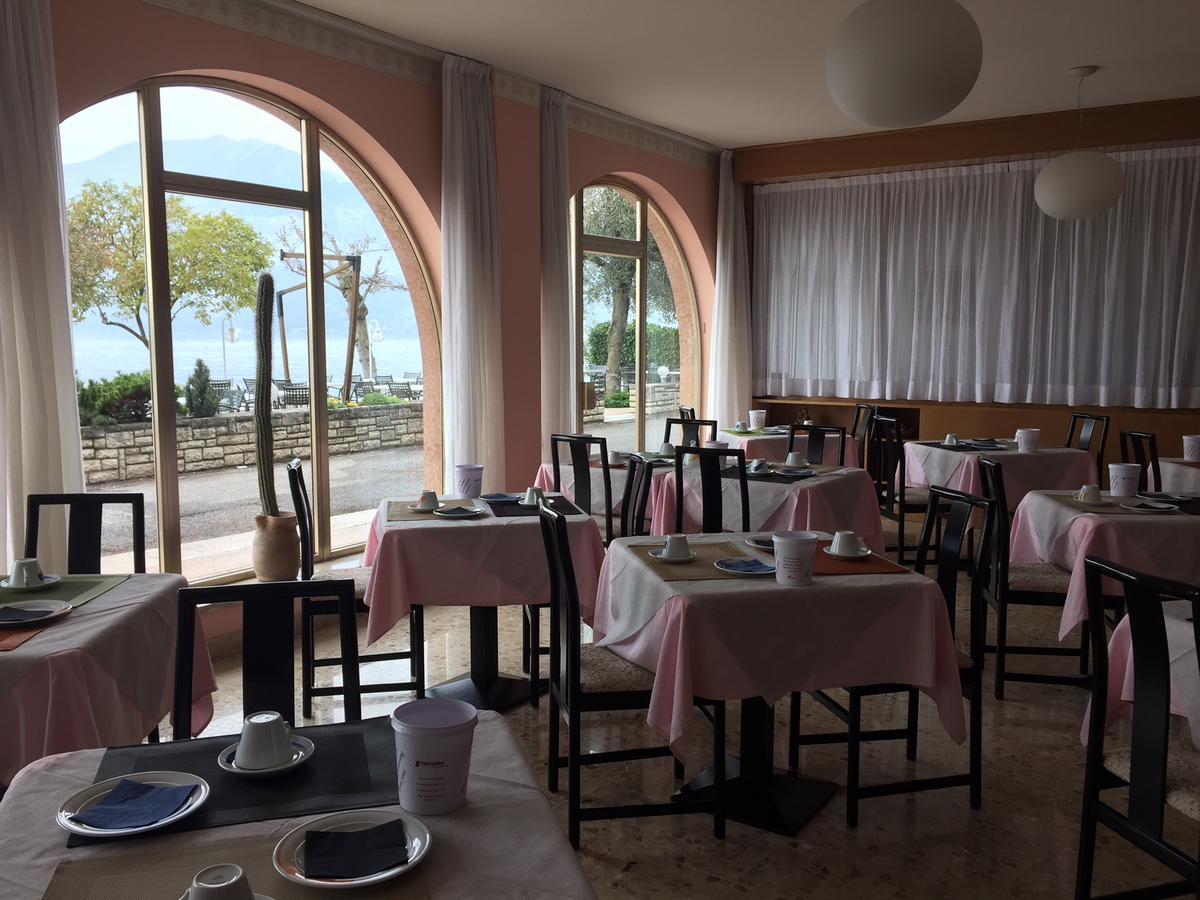 Piccolo Hotel Direkt Am See Brenzone sul Garda Exterior photo