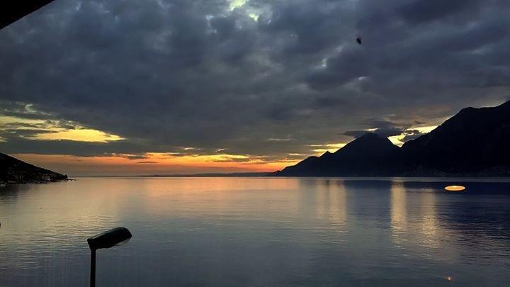 Piccolo Hotel Direkt Am See Brenzone sul Garda Exterior photo