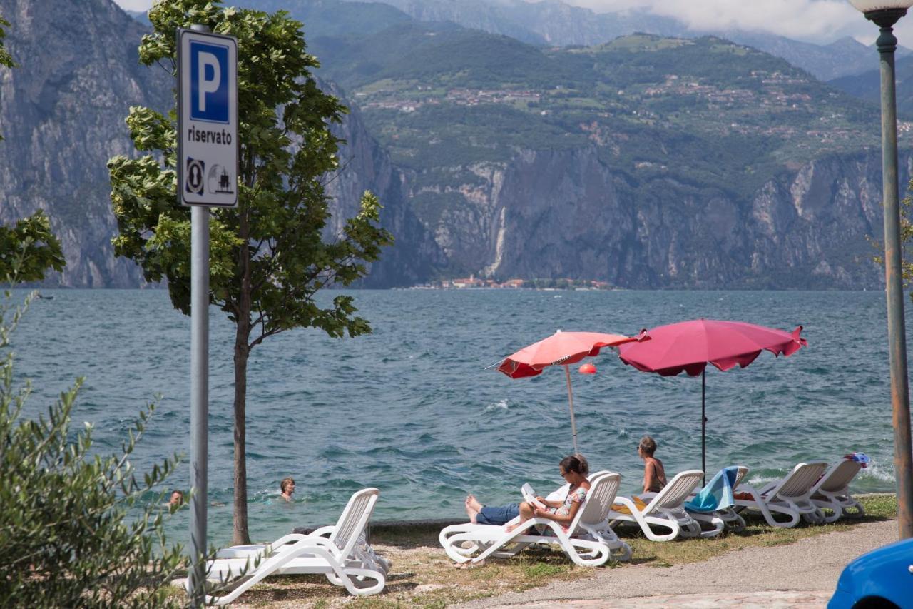 Piccolo Hotel Direkt Am See Brenzone sul Garda Exterior photo
