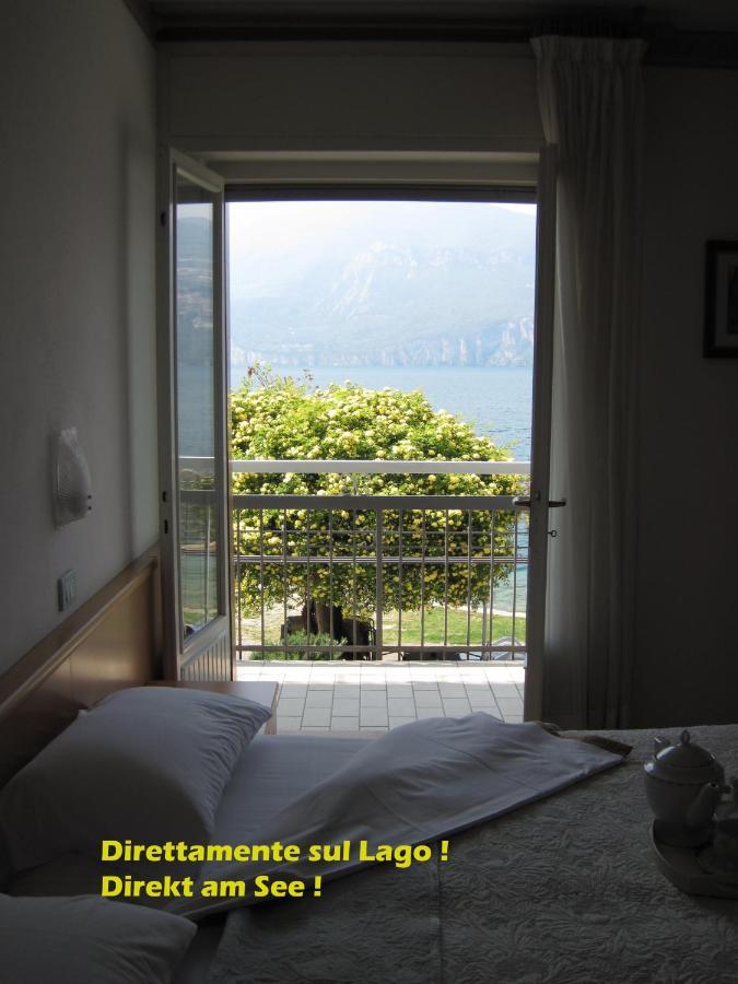 Piccolo Hotel Direkt Am See Brenzone sul Garda Exterior photo